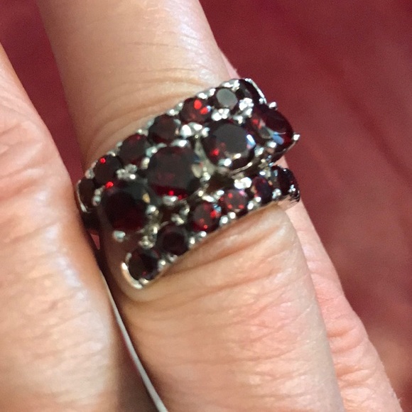 New Garnet Ring Set in Sterling Silver Size 6 - Picture 2 of 4
